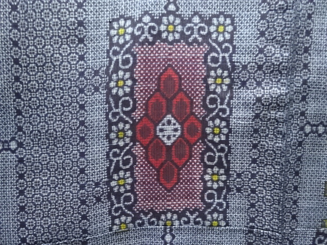  アンティーク　華紋織り出し本場正藍泥染大島紬着物(割り込み絣)